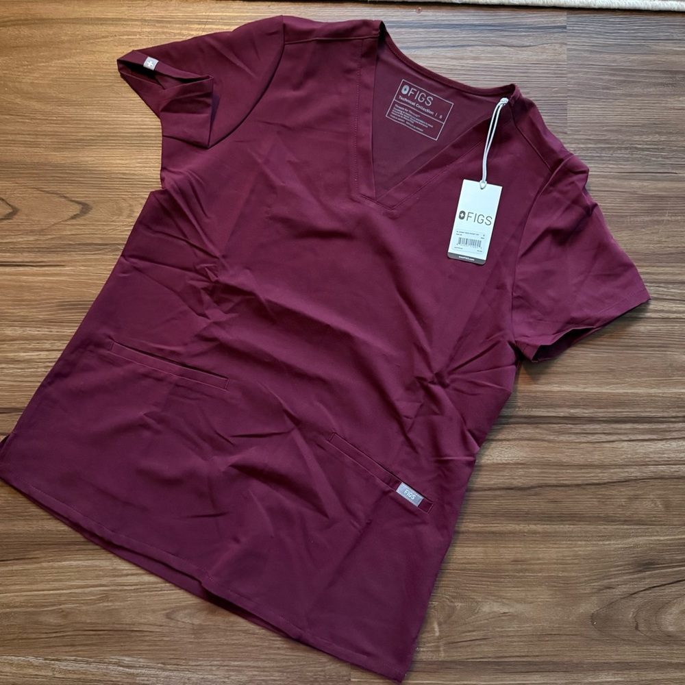 Figs Women's Short Casma Three Pocket Top Burgundy